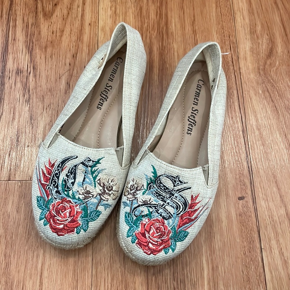 BEAUTIFUL FLATS LIKE NEW, size 7!